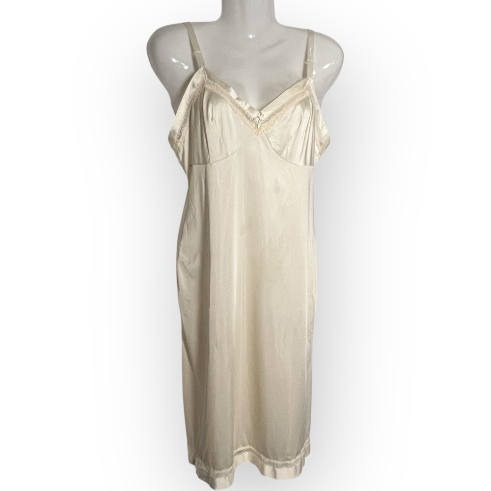 VINTAGE LORRAINE SIZE TALL 38 IVORY ALL‎ NYLON FULL SLIP USA